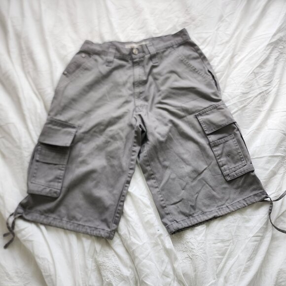 Regal Wear Gray Cargo Man's Shorts Size 32 - Picture 1 of 7